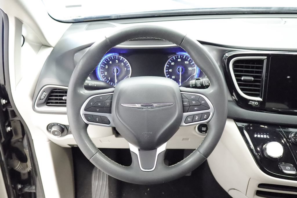 Certified 2023 Chrysler Pacifica Touring-L FWD image 21