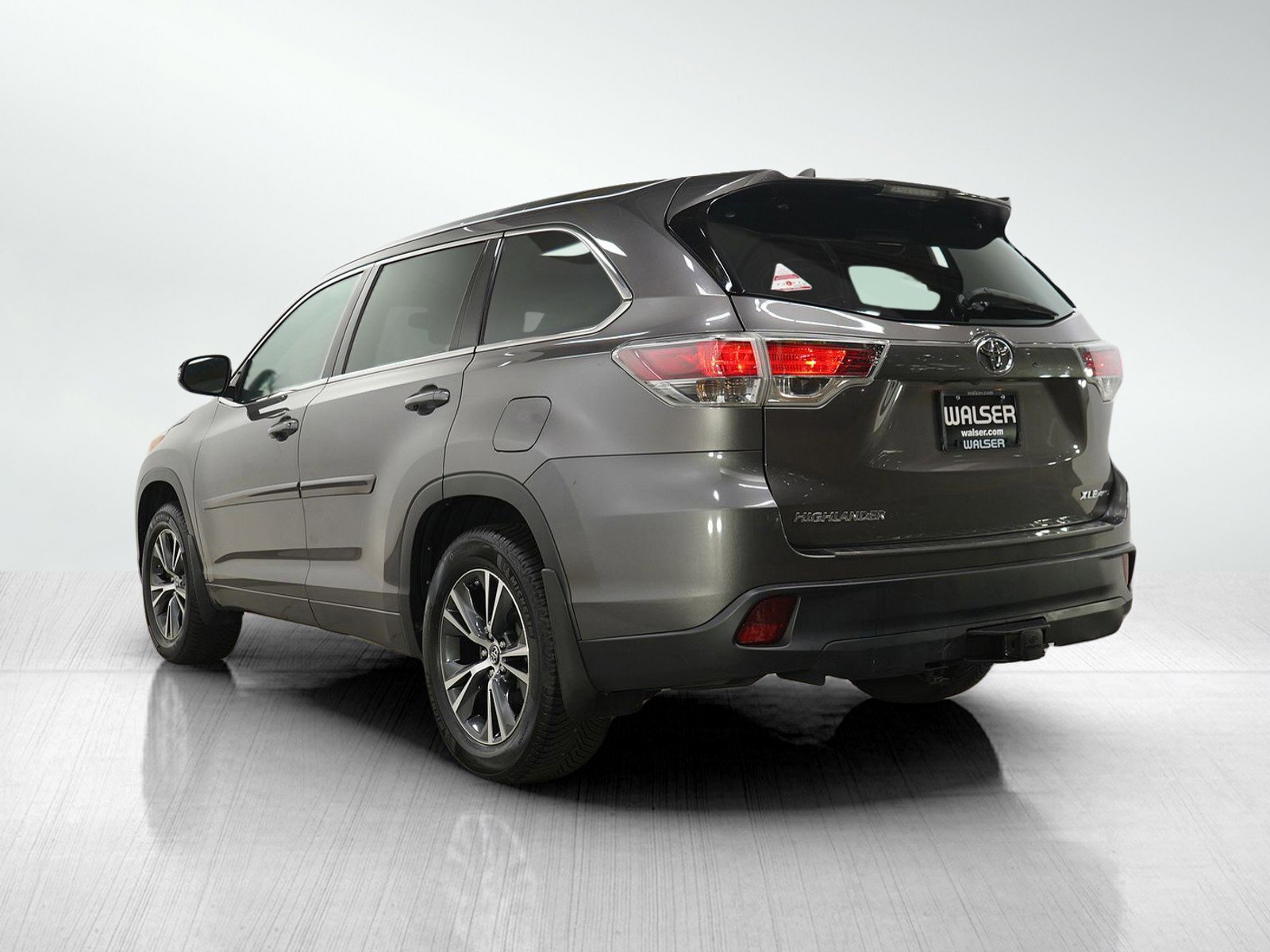 Used 2016 Toyota Highlander XLE AWD/4WD image 4