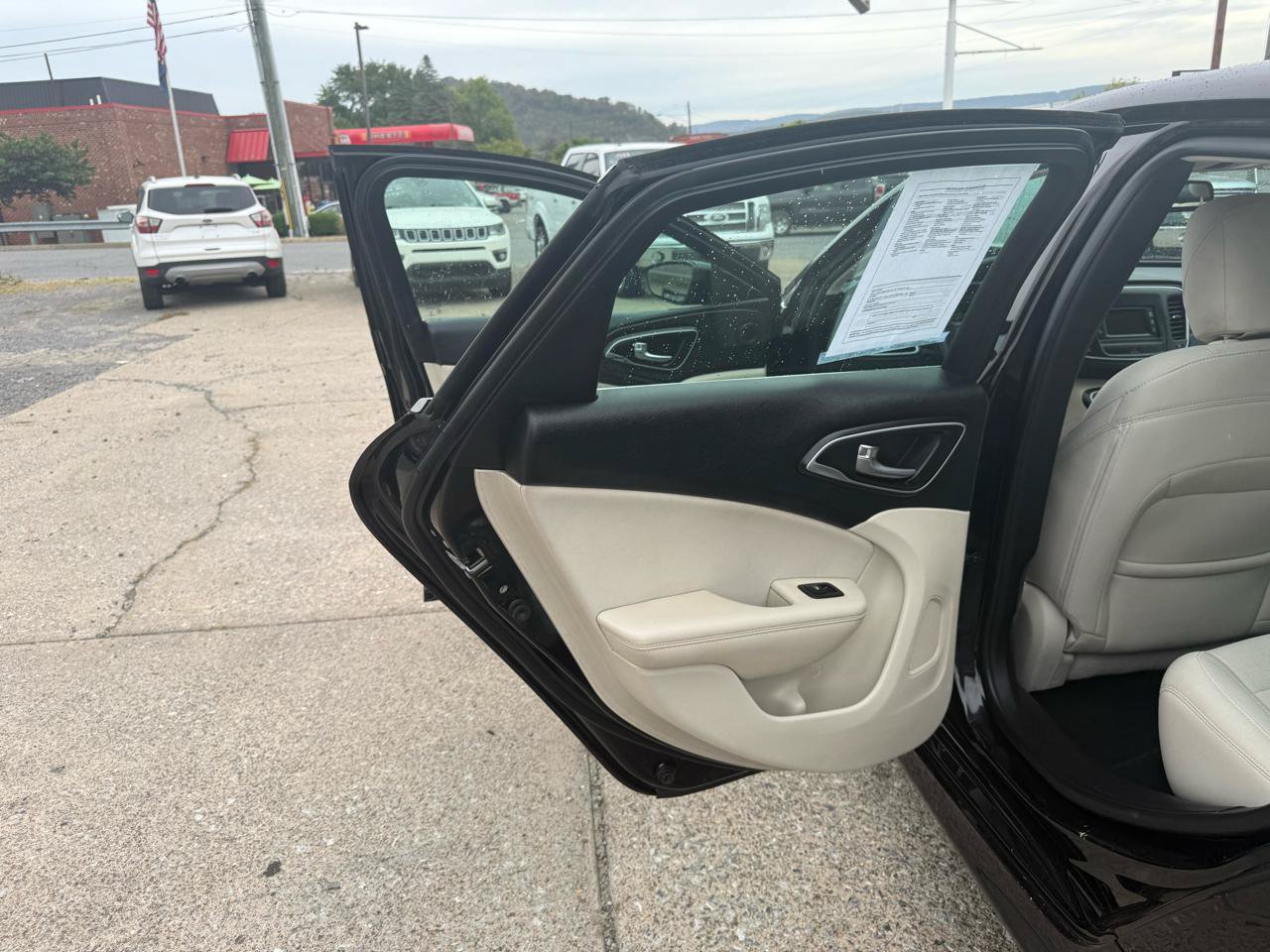 Used 2015 Chrysler 200 Limited FWD image 39