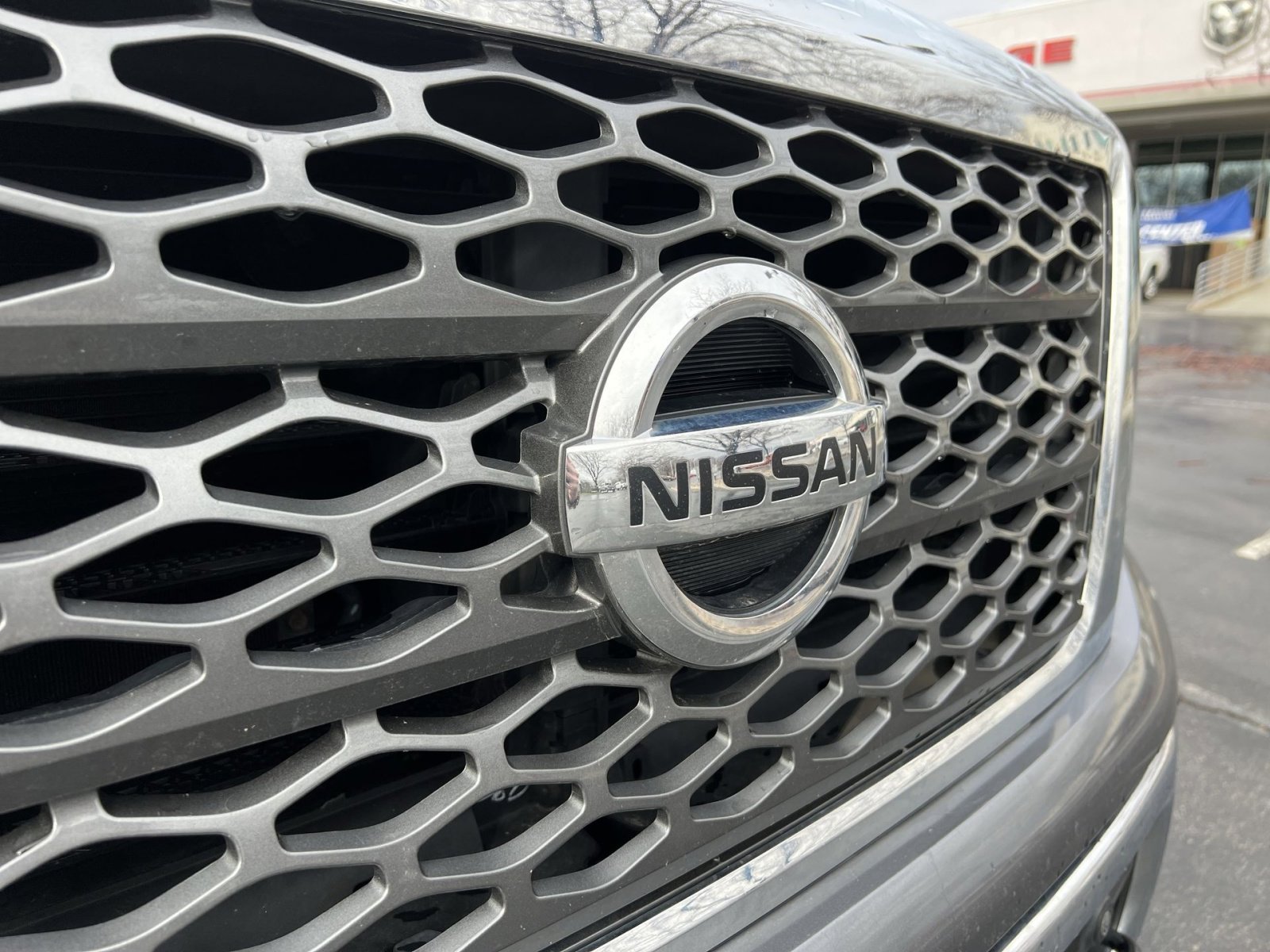 Used 2017 Nissan Titan SV image 11