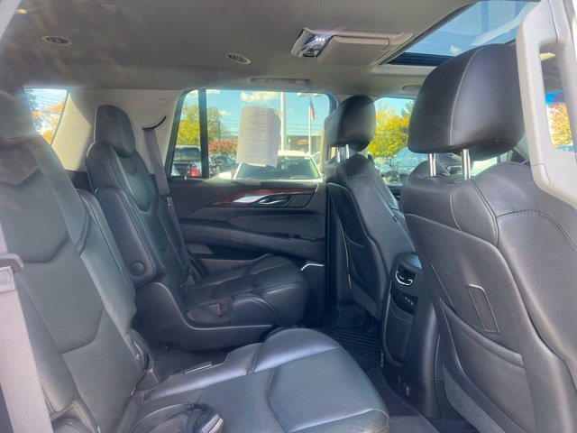 Used 2019 Cadillac Escalade Luxury AWD/4WD image 24