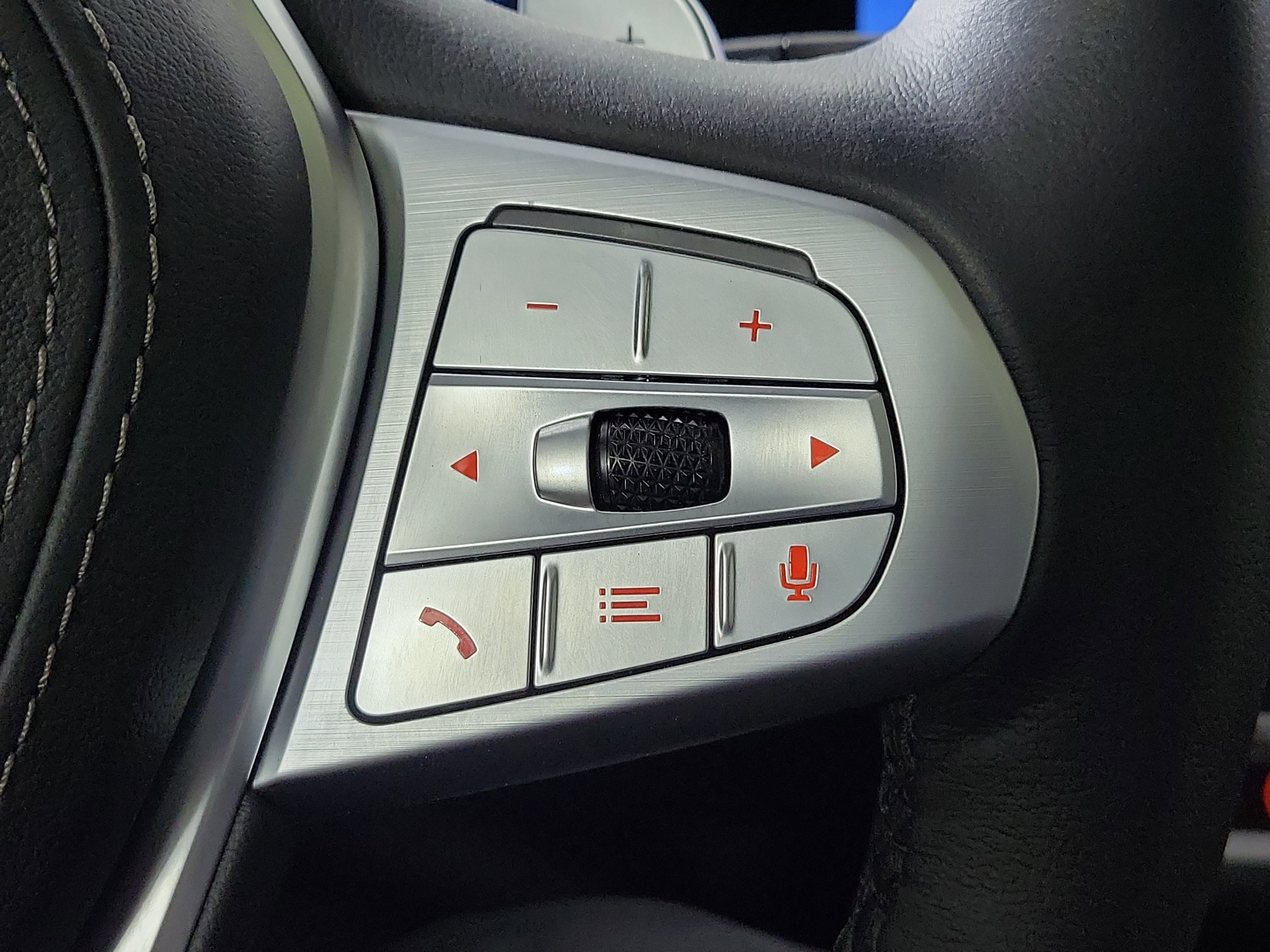 Certified 2025 BMW X7 xDrive40i image 14