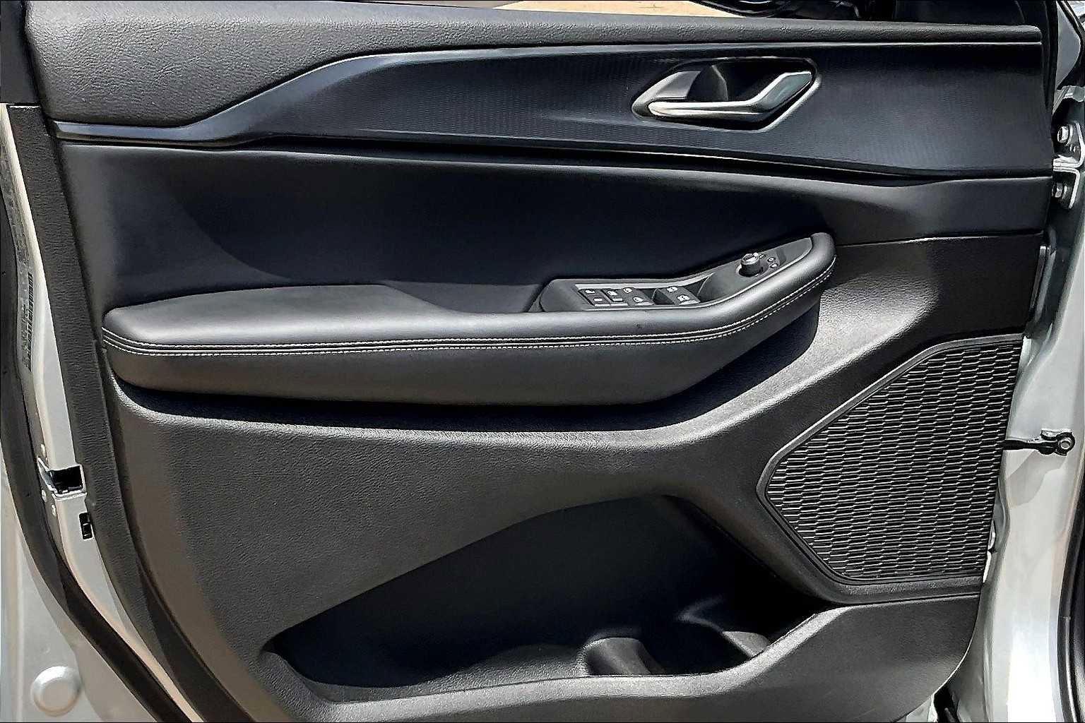 New 2025 Jeep Grand Cherokee L Altitude image 10