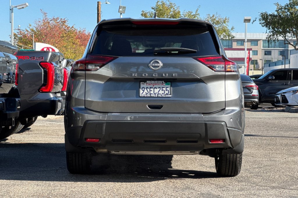 Used 2025 Nissan Rogue SV FWD image 4