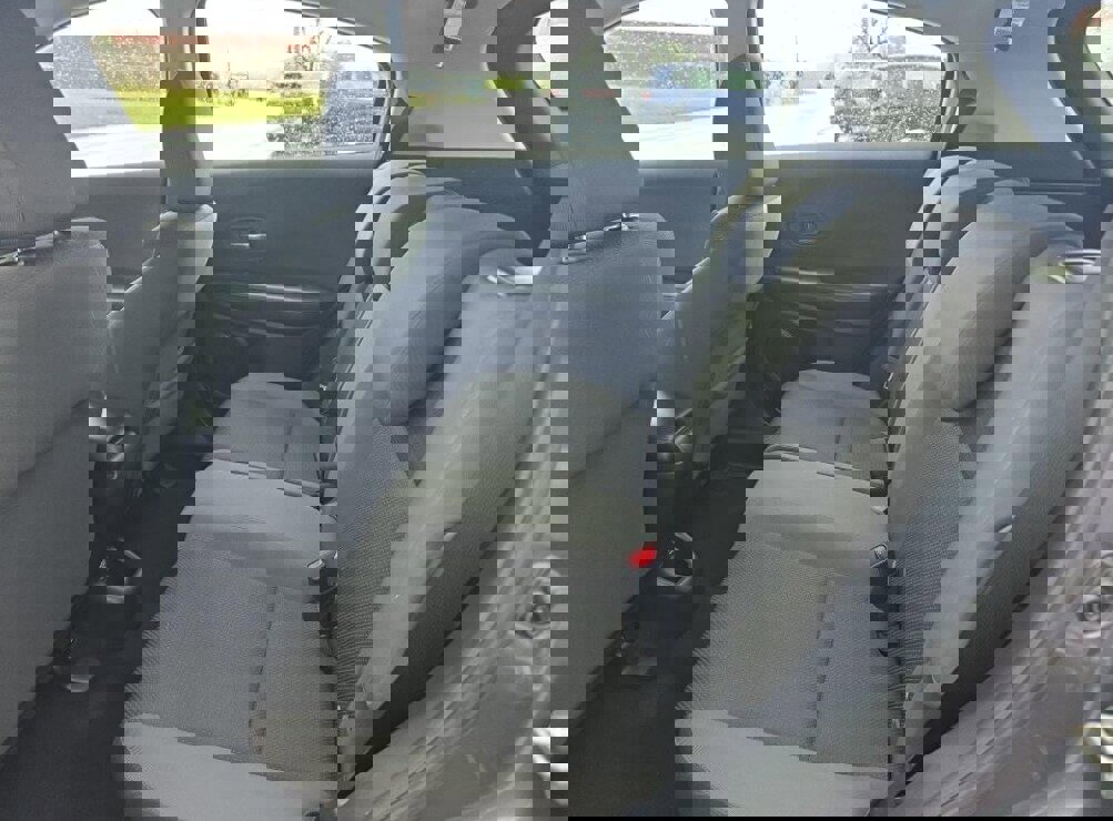 Used 2019 Honda HR-V LX image 11