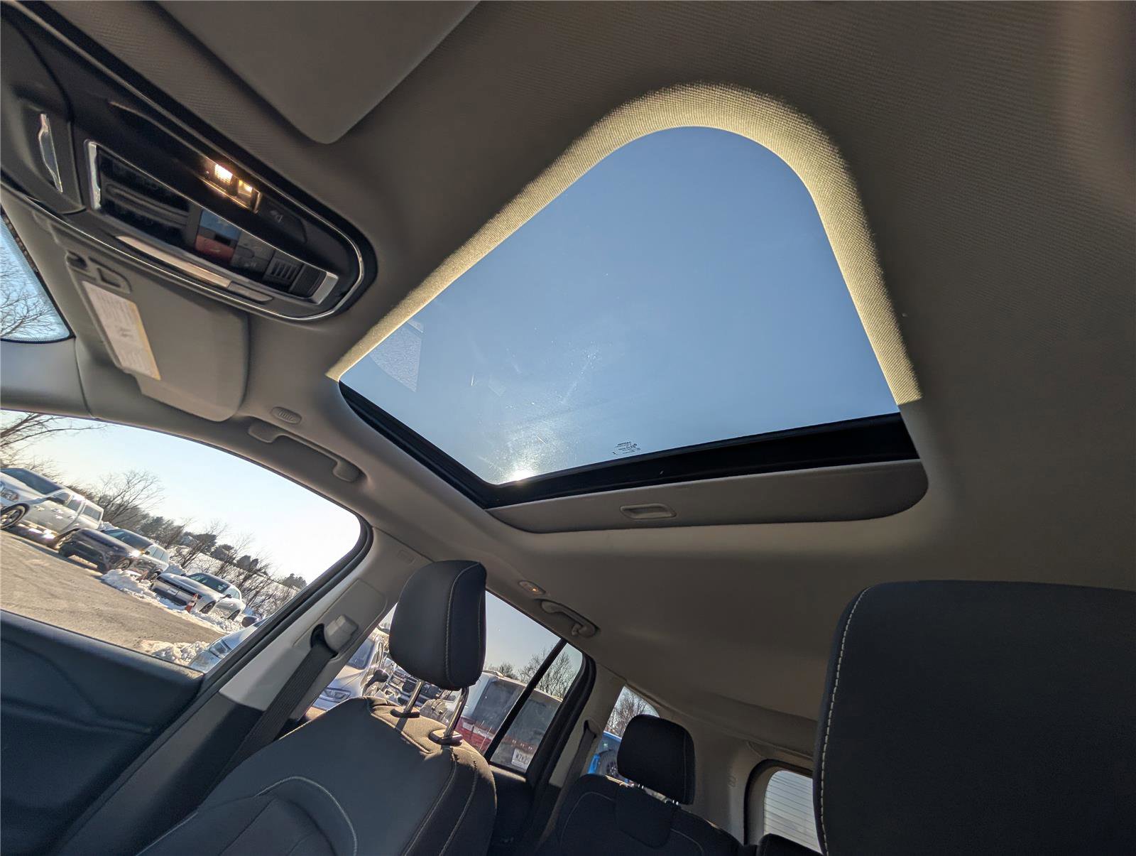 Used 2023 Jeep Grand Cherokee Laredo X image 30