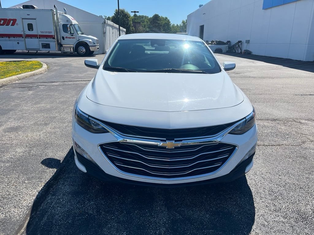 Certified 2025 Chevrolet Malibu LT FWD image 2