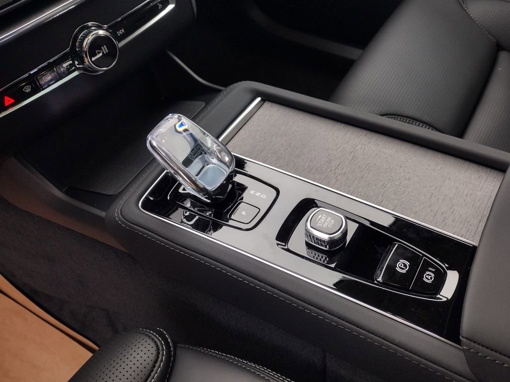 New 2026 Volvo XC90 B6 Ultra w/ Protection Package image 18