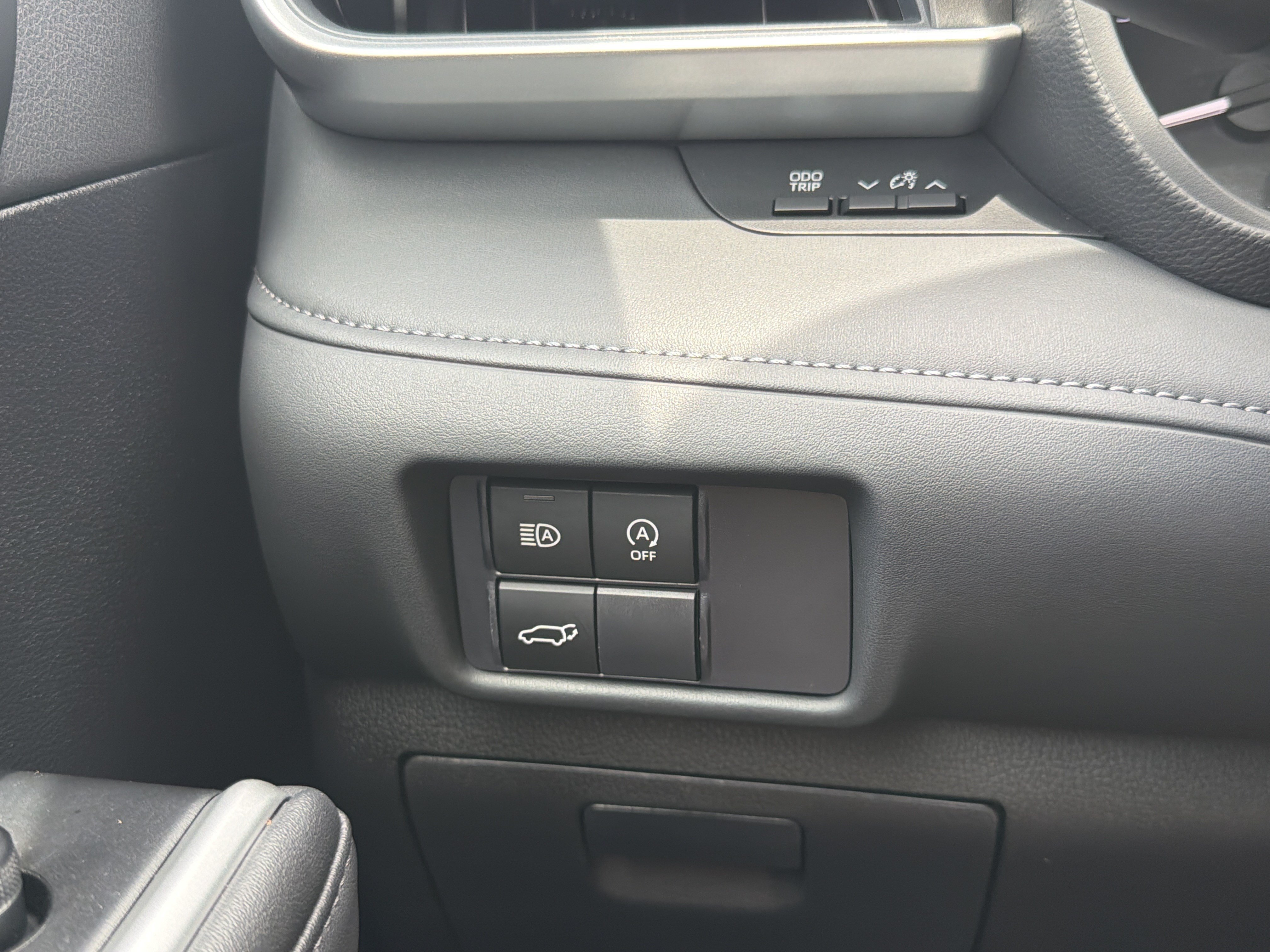 Certified 2025 Toyota Highlander LE FWD image 12