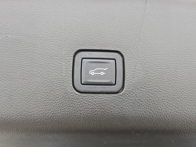 Used 2023 Chevrolet Traverse LT w/ Rear Camera Mirror Package AWD/4WD image 33
