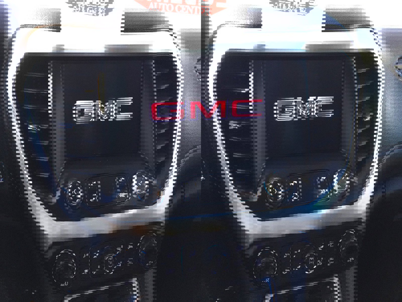 Used 2023 GMC Acadia SLT image 16