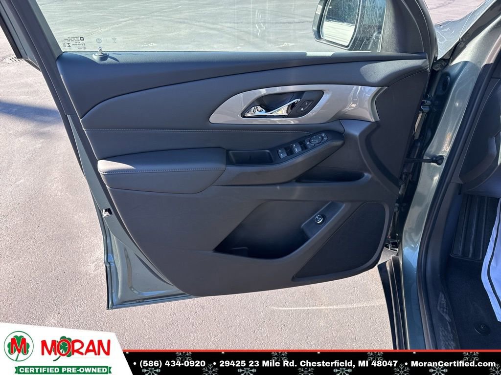 Used 2023 Chevrolet Traverse LT image 9