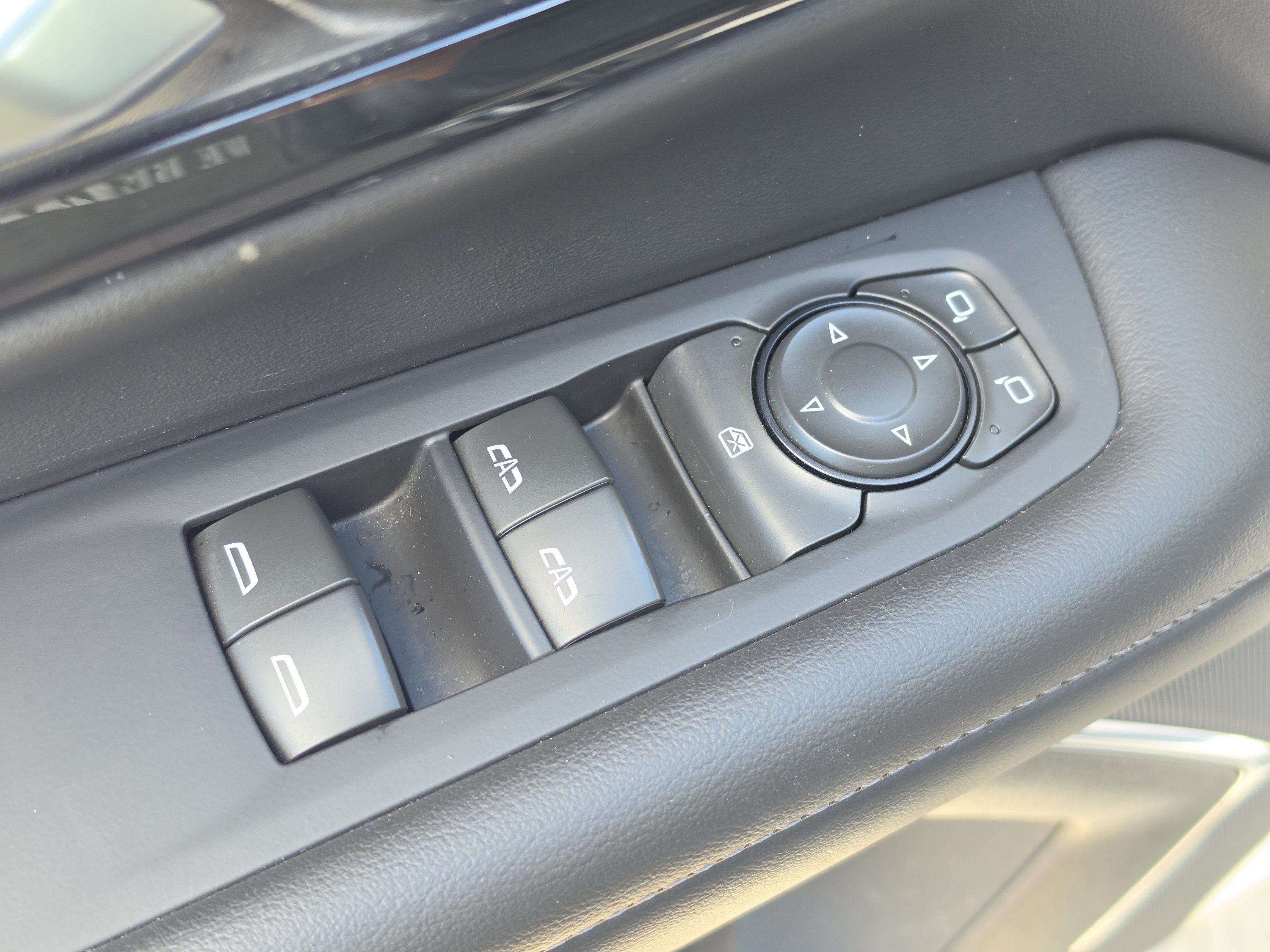 Used 2025 Chevrolet Suburban LT RWD image 25