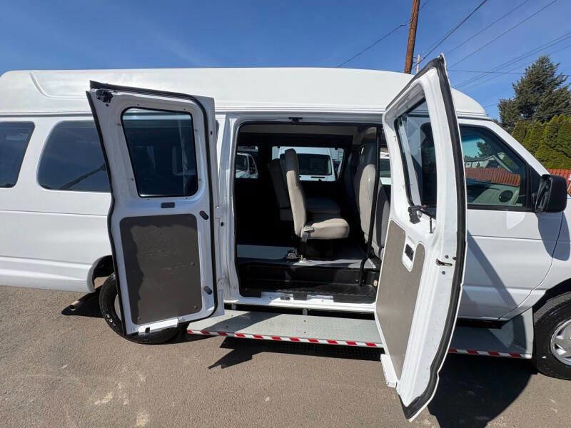 Used 2014 Ford E-250 and Econoline 250 Extended w/ Power Group image 18