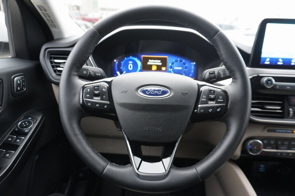 Certified 2022 Ford Escape Titanium image 10