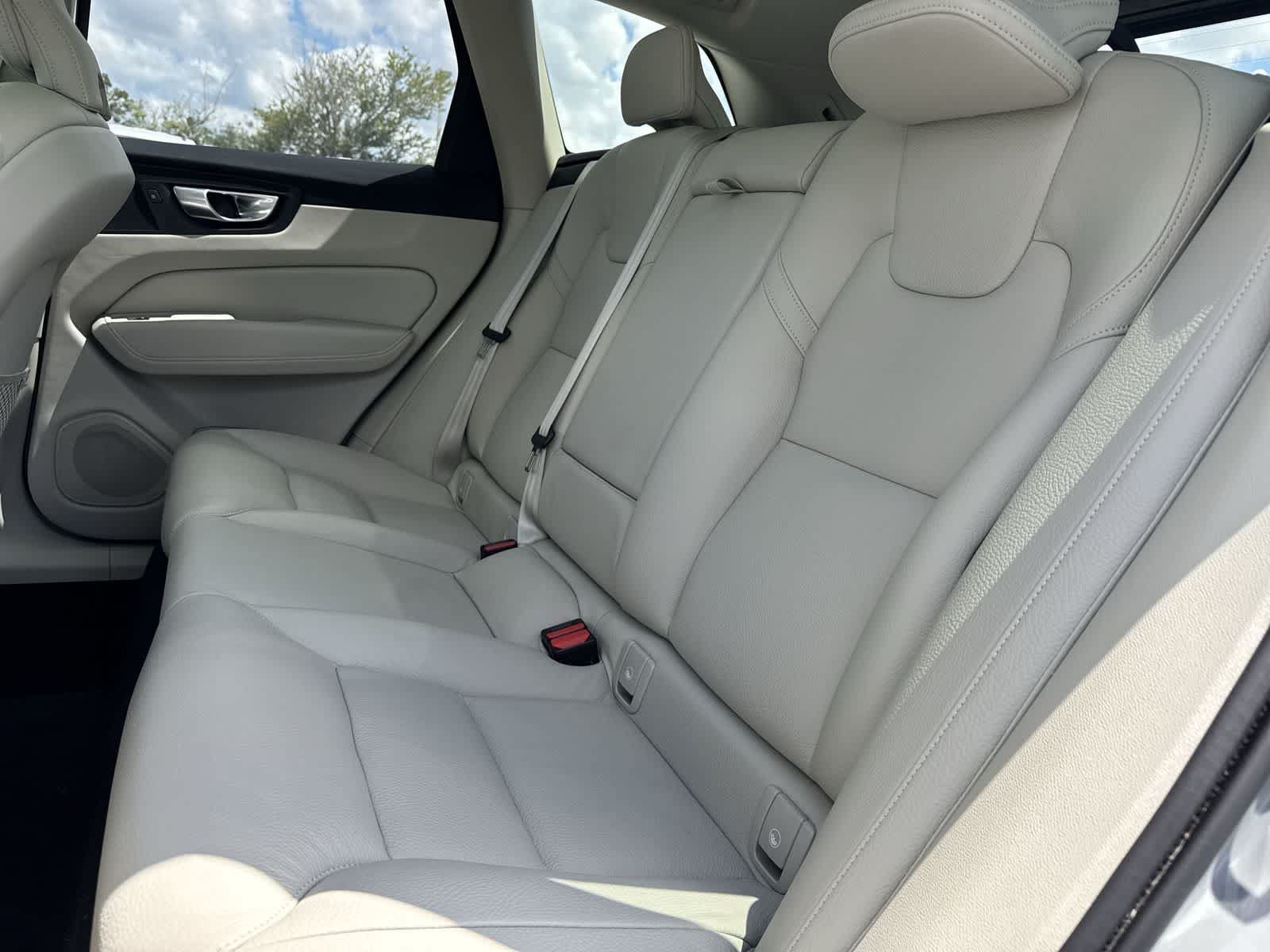 Used 2025 Volvo XC60 B5 Plus w/ Protection Package Premier AWD/4WD image 19