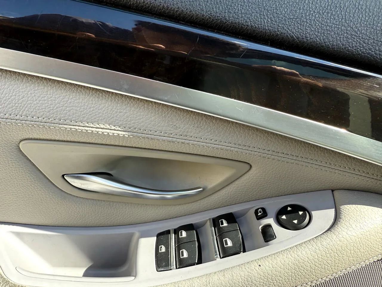 Used 2012 BMW 550i Sedan image 24