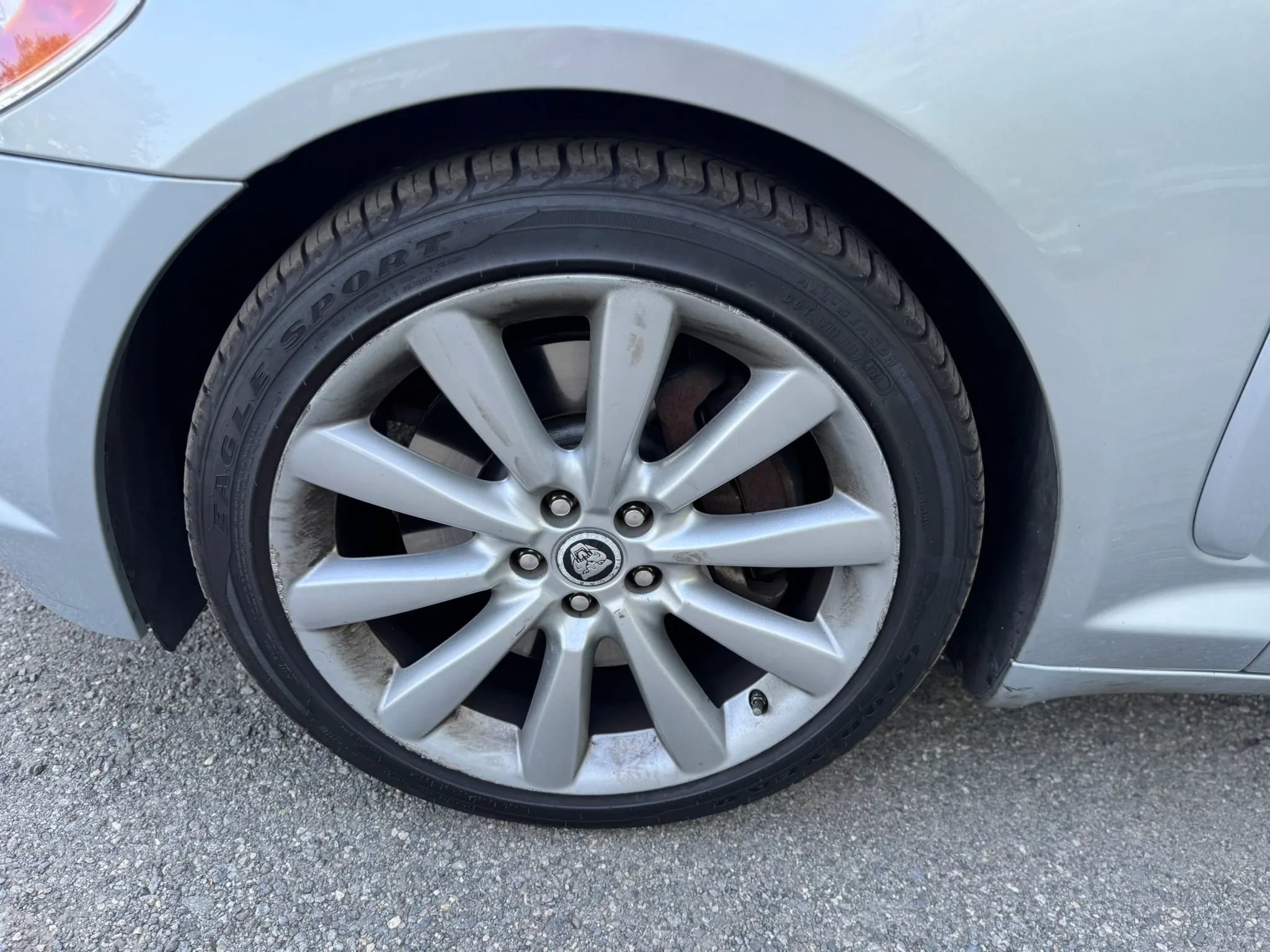Used 2011 Jaguar XF Premium RWD image 9