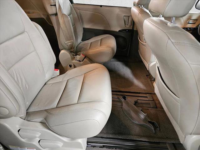 Used 2017 Toyota Sienna XLE w/ XLE Navigation Package image 20