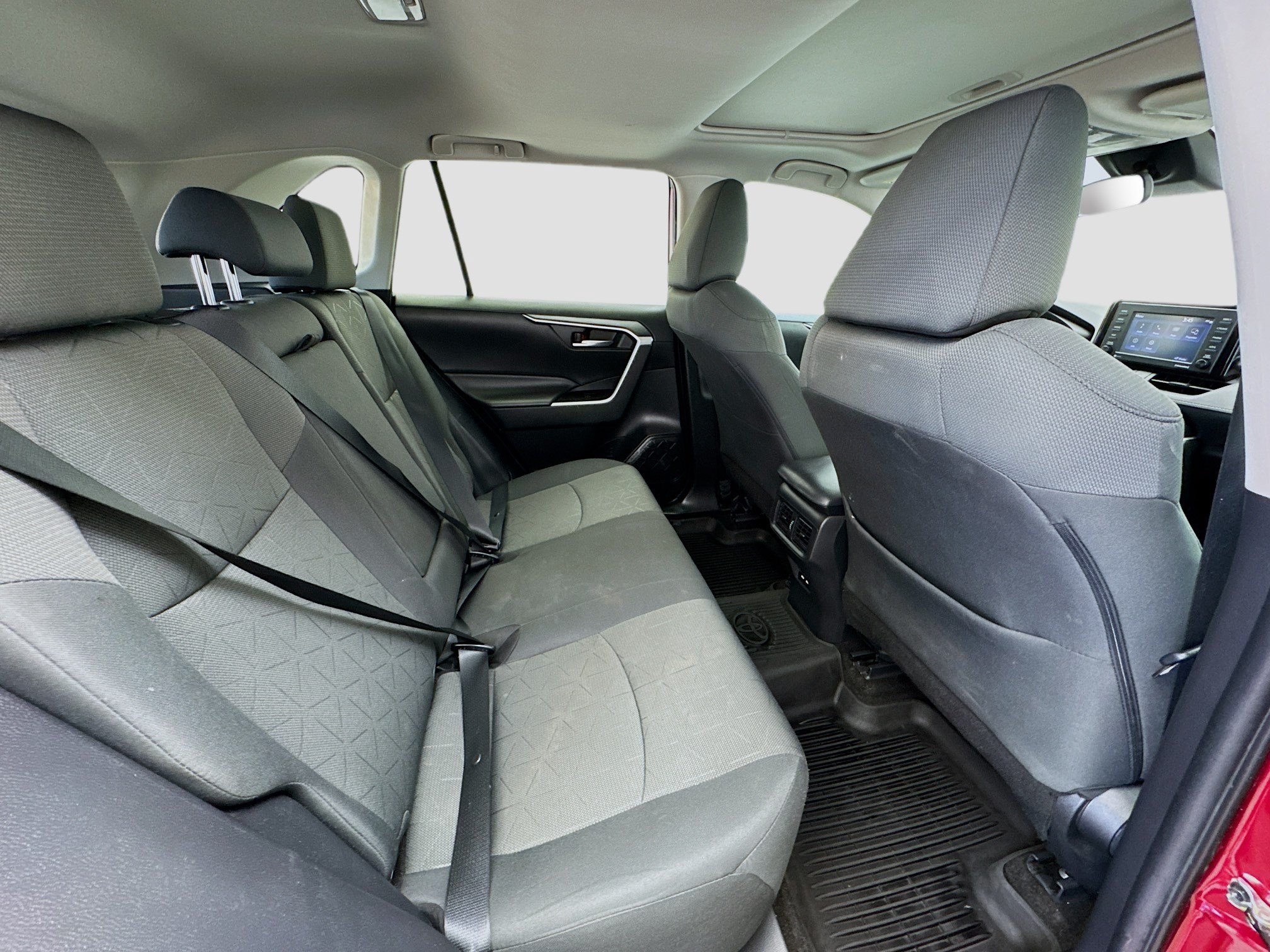 Used 2021 Toyota RAV4 XLE w/ Convenience Package FWD image 19