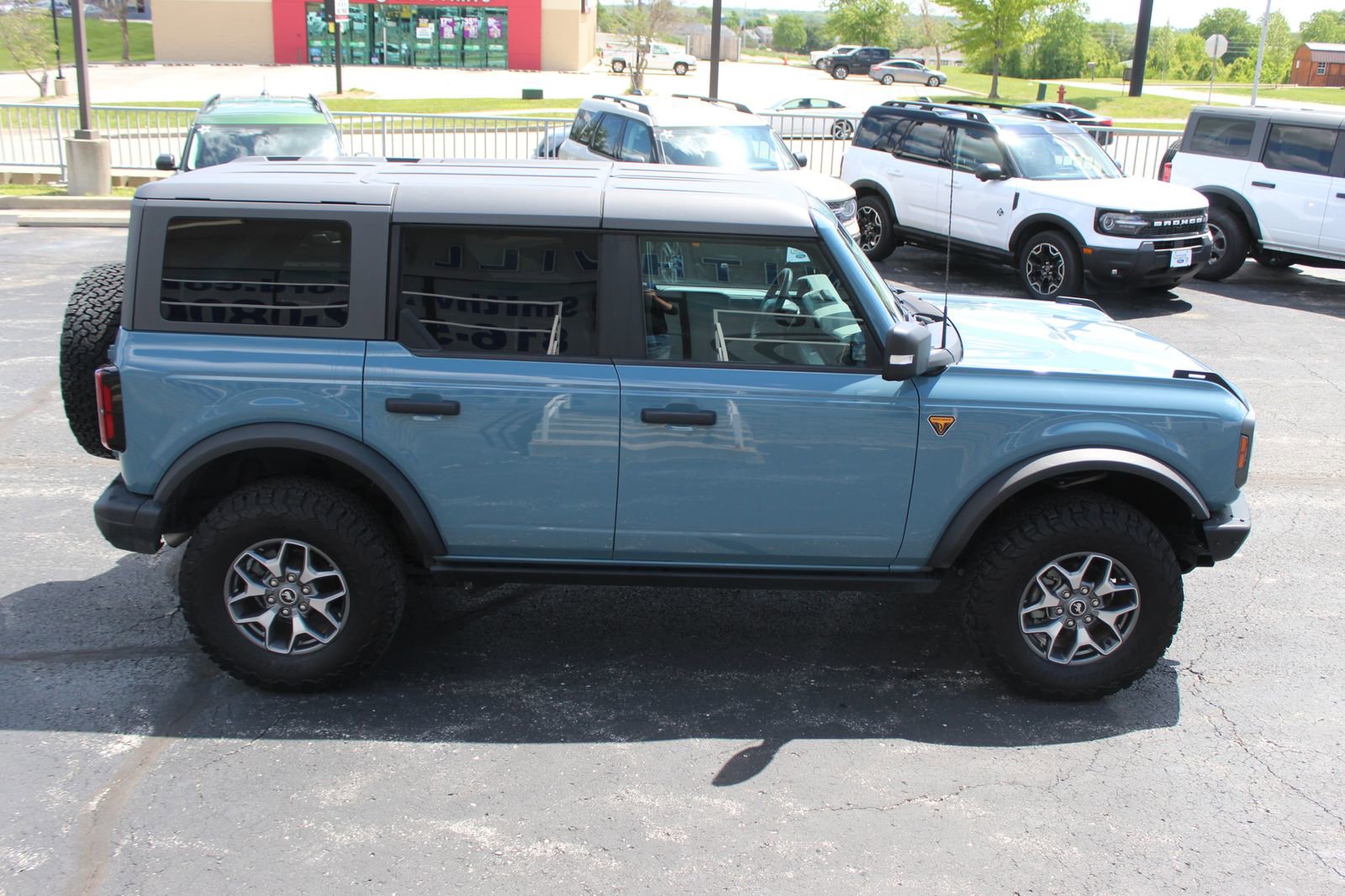 Used 2023 Ford Bronco Badlands AWD/4WD image 8