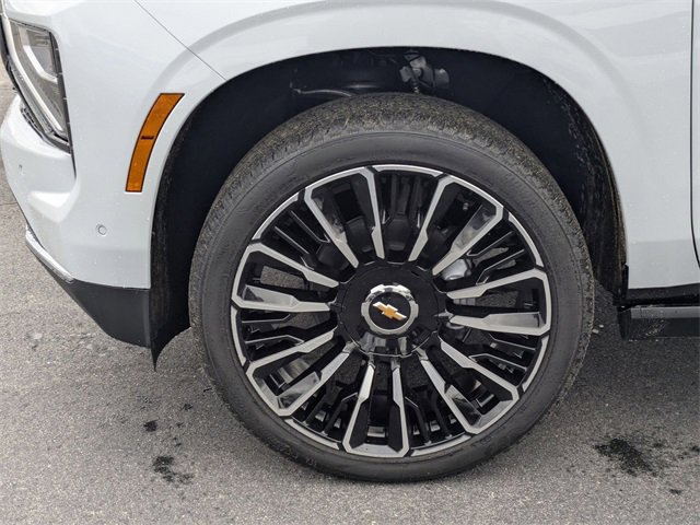 New 2026 Chevrolet Suburban High Country image 8
