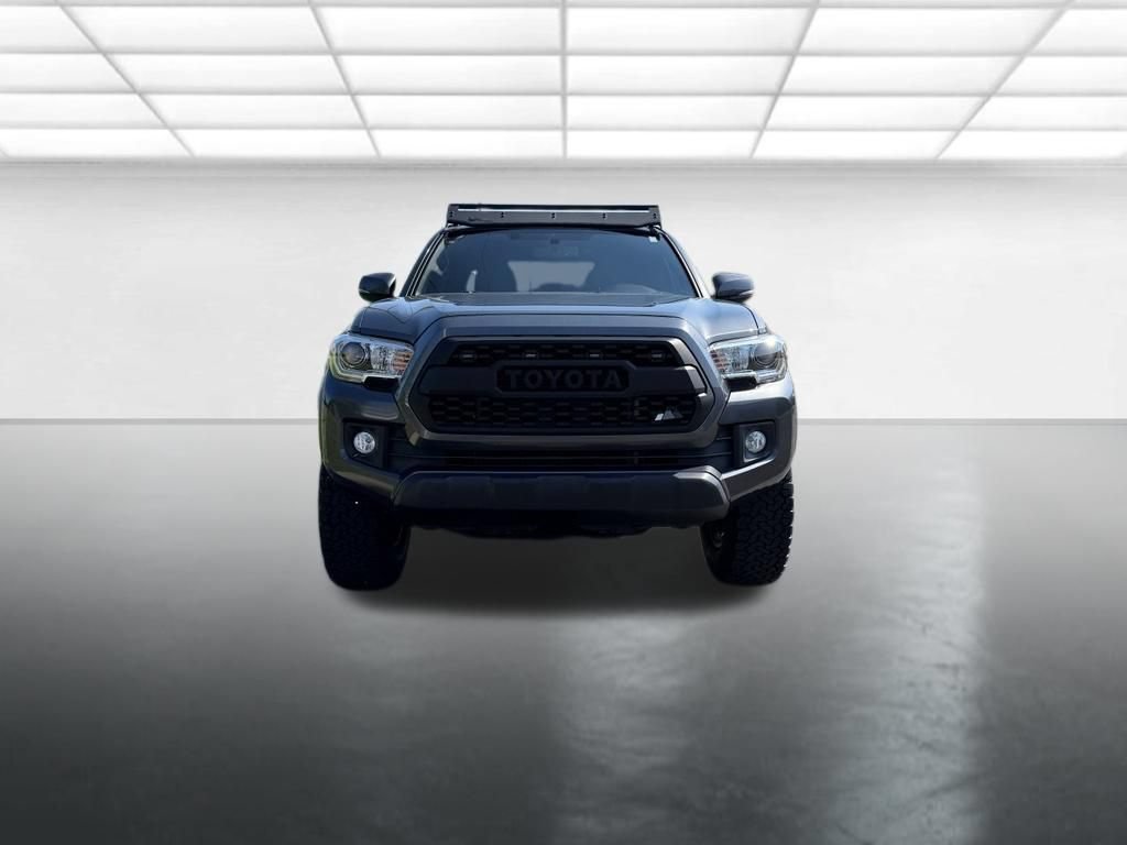 Used 2017 Toyota Tacoma TRD Off-Road AWD/4WD image 9