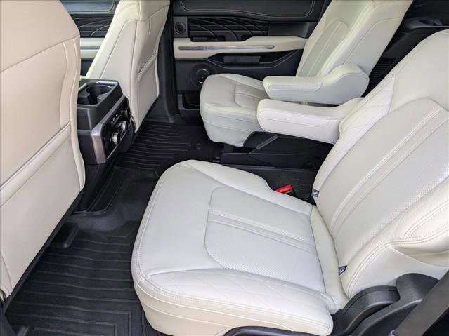 Used 2020 Ford Expedition Platinum image 18