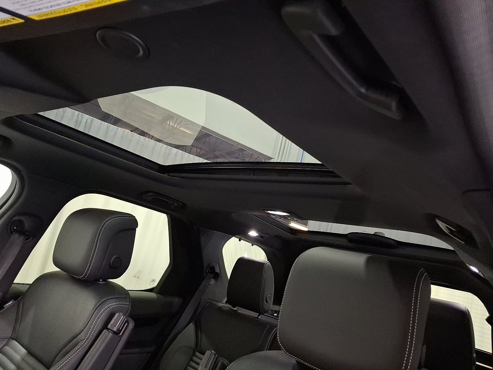 Certified 2025 Land Rover Discovery S image 14