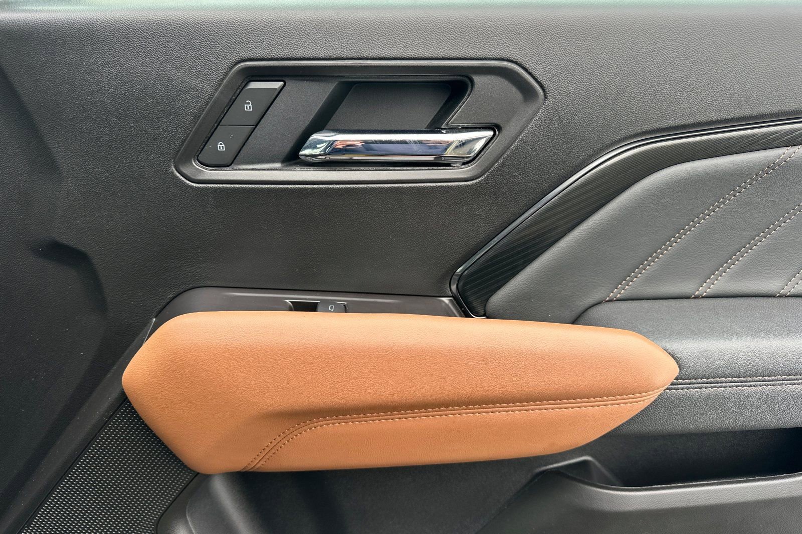 Used 2025 GMC Canyon AT4 w/ Nightfall Edition image 19