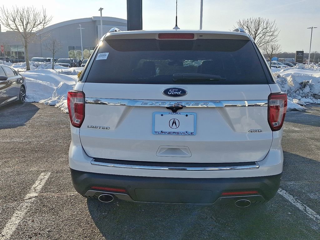 Used 2019 Ford Explorer Limited w/ Ford Safe & Smart Package image 5