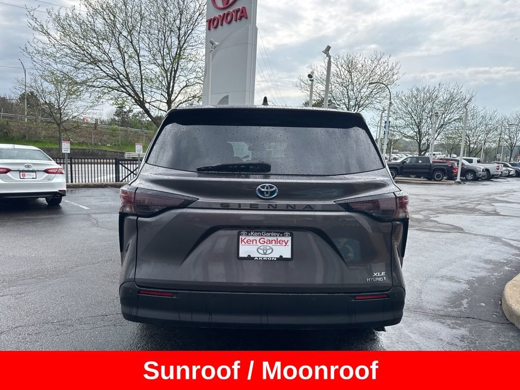 Certified 2023 Toyota Sienna XLE FWD image 7