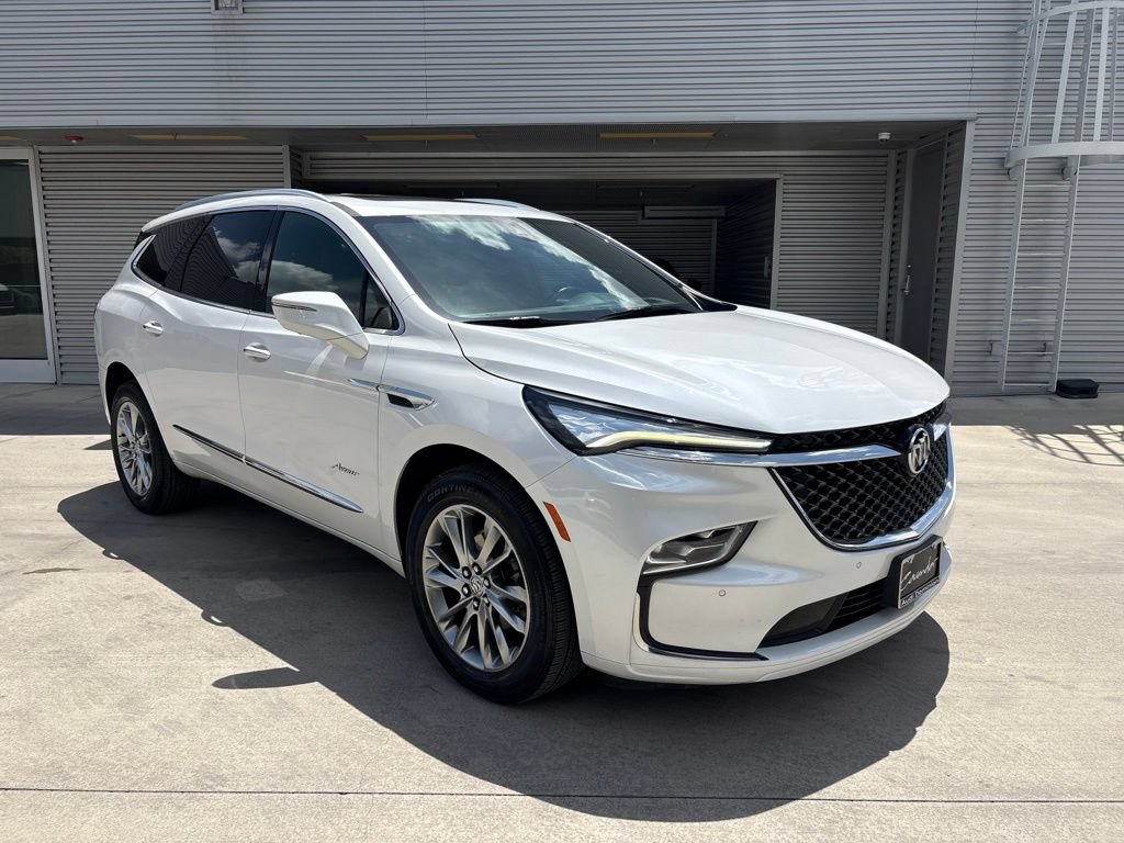 Used 2023 Buick Enclave Avenir w/ Avenir Technology Package FWD image 4
