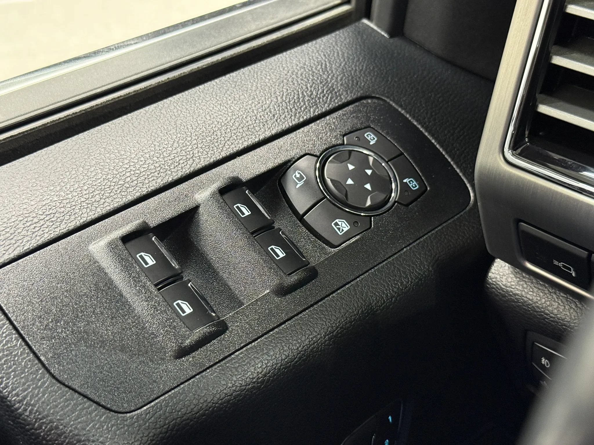 Used 2019 Ford F150 Platinum w/ Equipment Group 701A Luxury AWD/4WD image 27