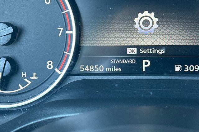 Used 2023 Nissan Rogue SV image 24