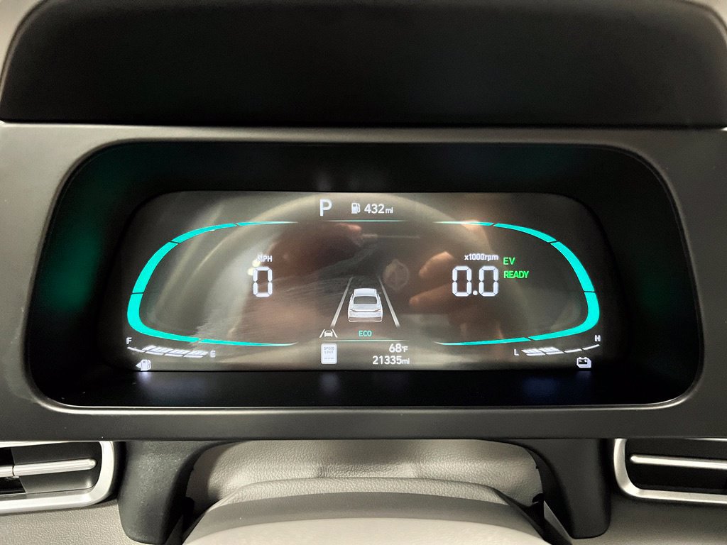 Used 2025 Hyundai Elantra Hybrid FWD image 23