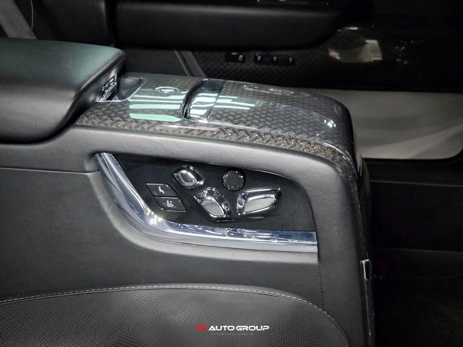 Used 2020 Rolls-Royce Cullinan Black Badge image 31