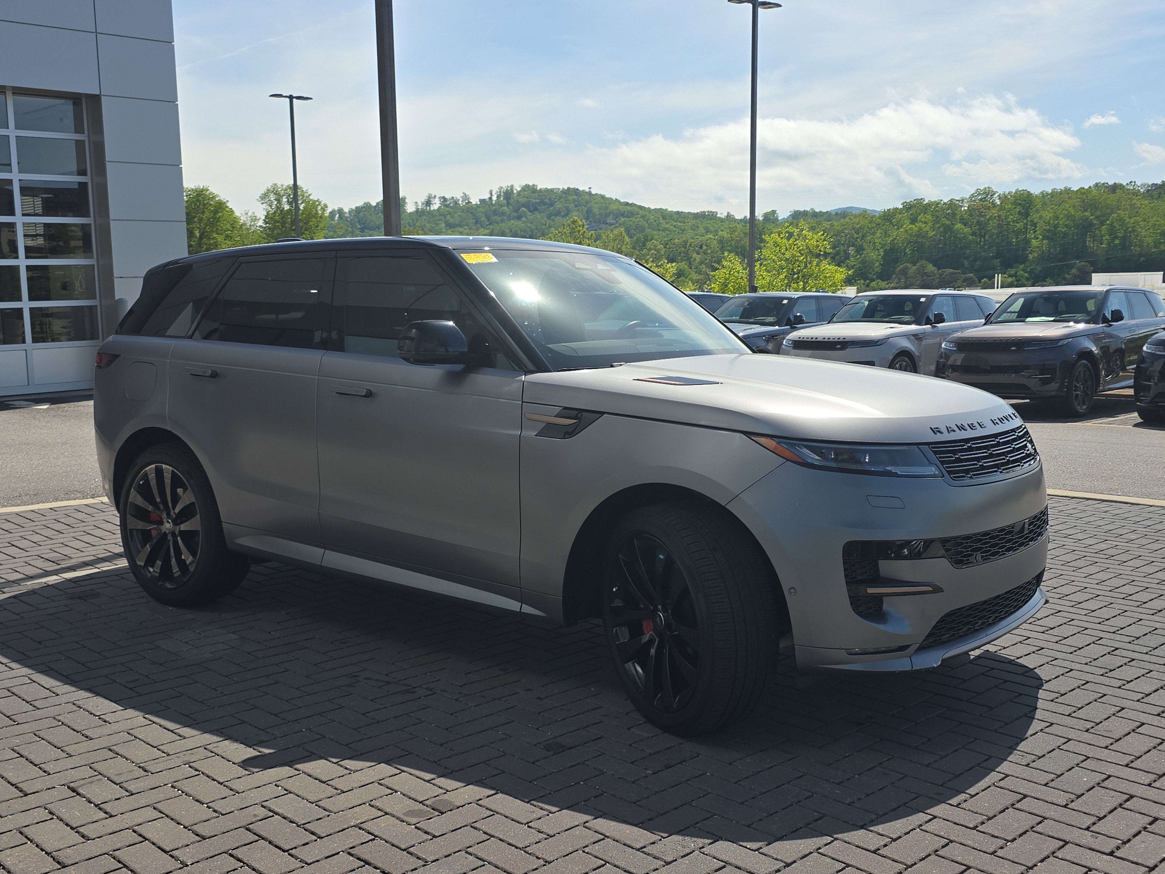 Certified 2025 Land Rover Range Rover Sport Dynamic SE AWD/4WD image 3