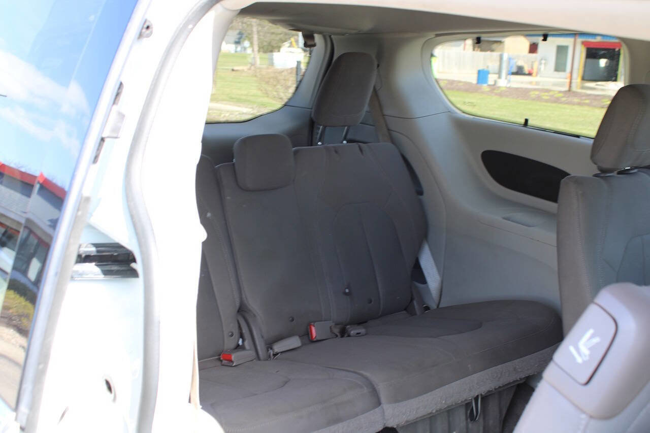 Used 2017 Chrysler Pacifica Touring Plus w/ Tire & Wheel Group image 54