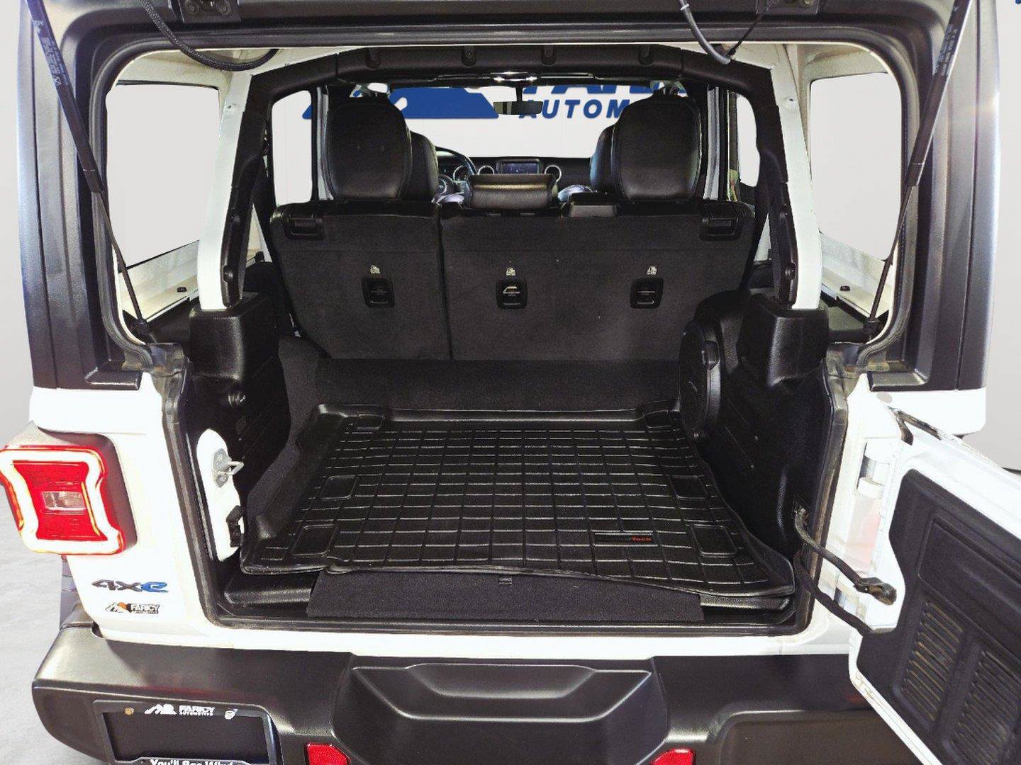 Used 2022 Jeep Wrangler Unlimited Rubicon 4xe w/ Cold Weather Group AWD/4WD image 53