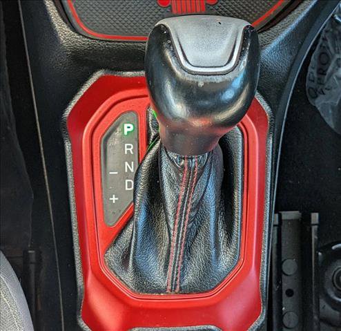 Used 2015 Jeep Renegade Trailhawk image 12