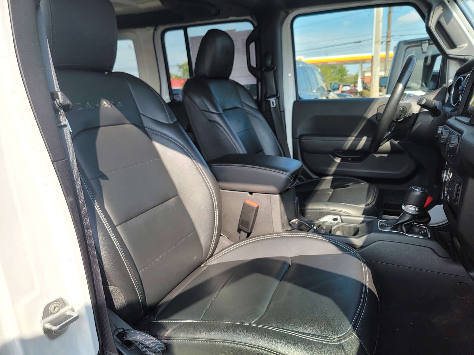 Certified 2022 Jeep Wrangler Unlimited Sahara w/ Cold Weather Group image 19