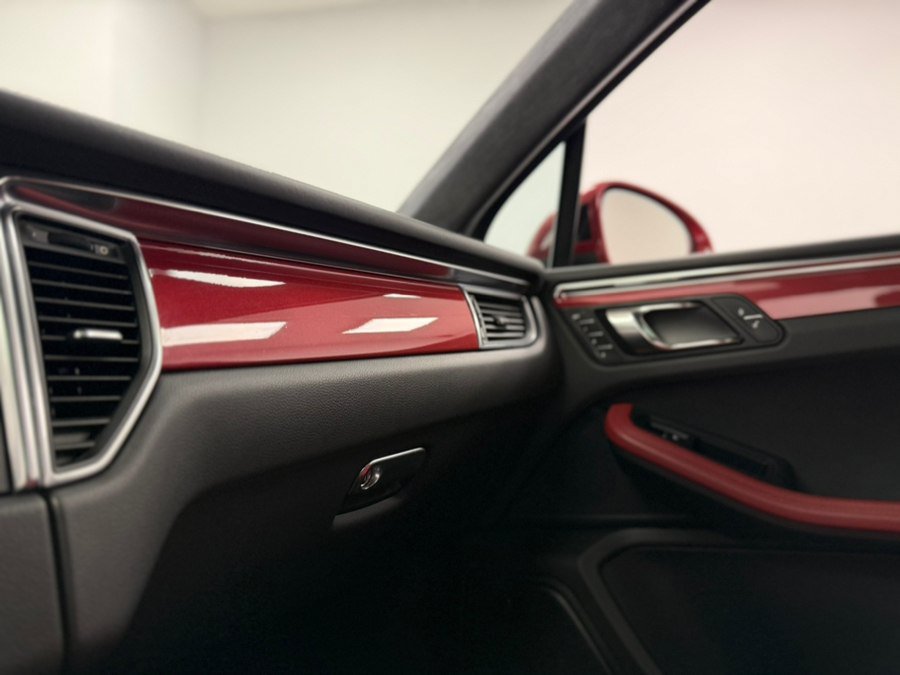 Used 2015 Porsche Macan Turbo w/ Premium Package Plus AWD/4WD image 78