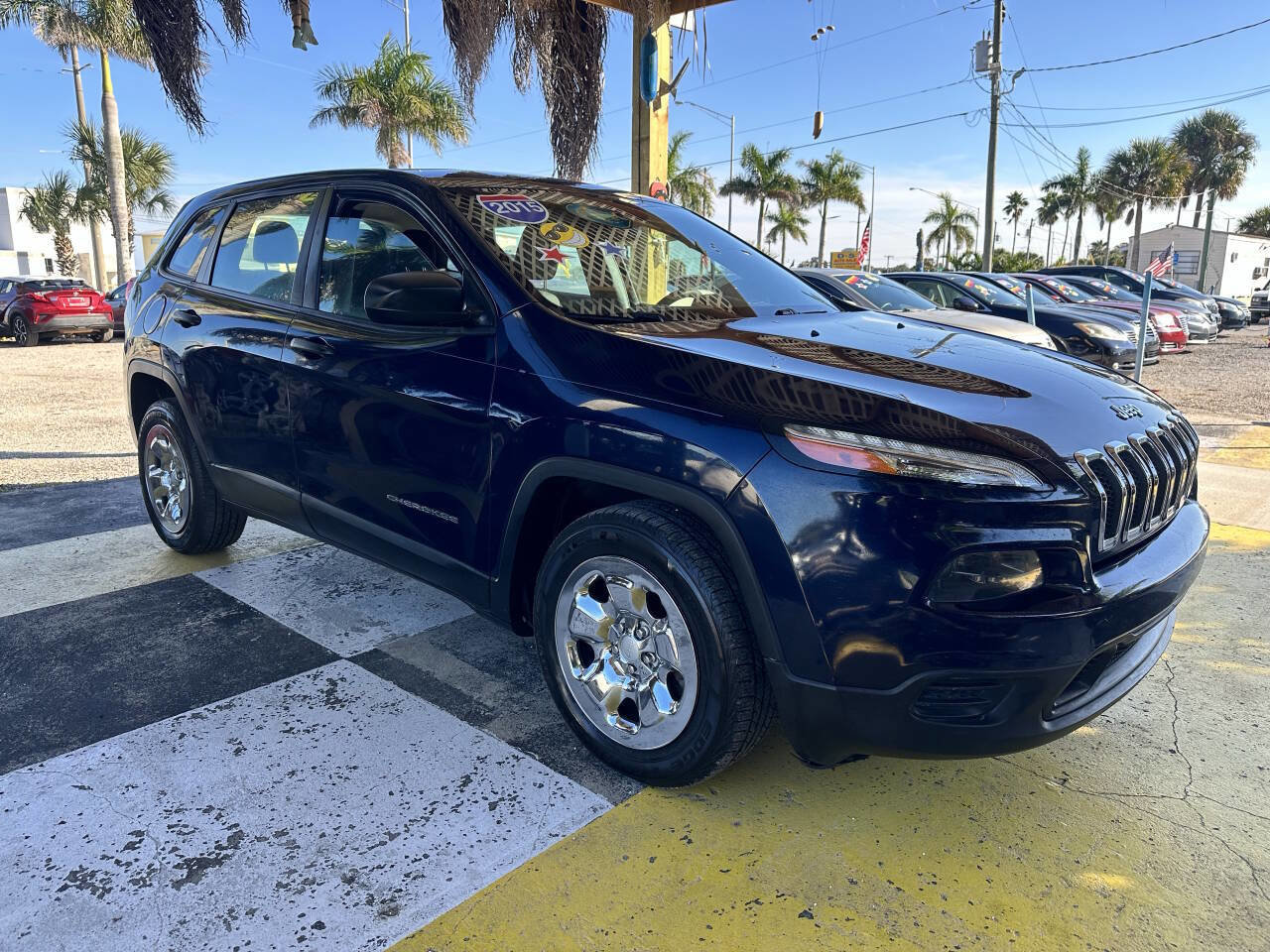 Used 2015 Jeep Cherokee Sport image 2