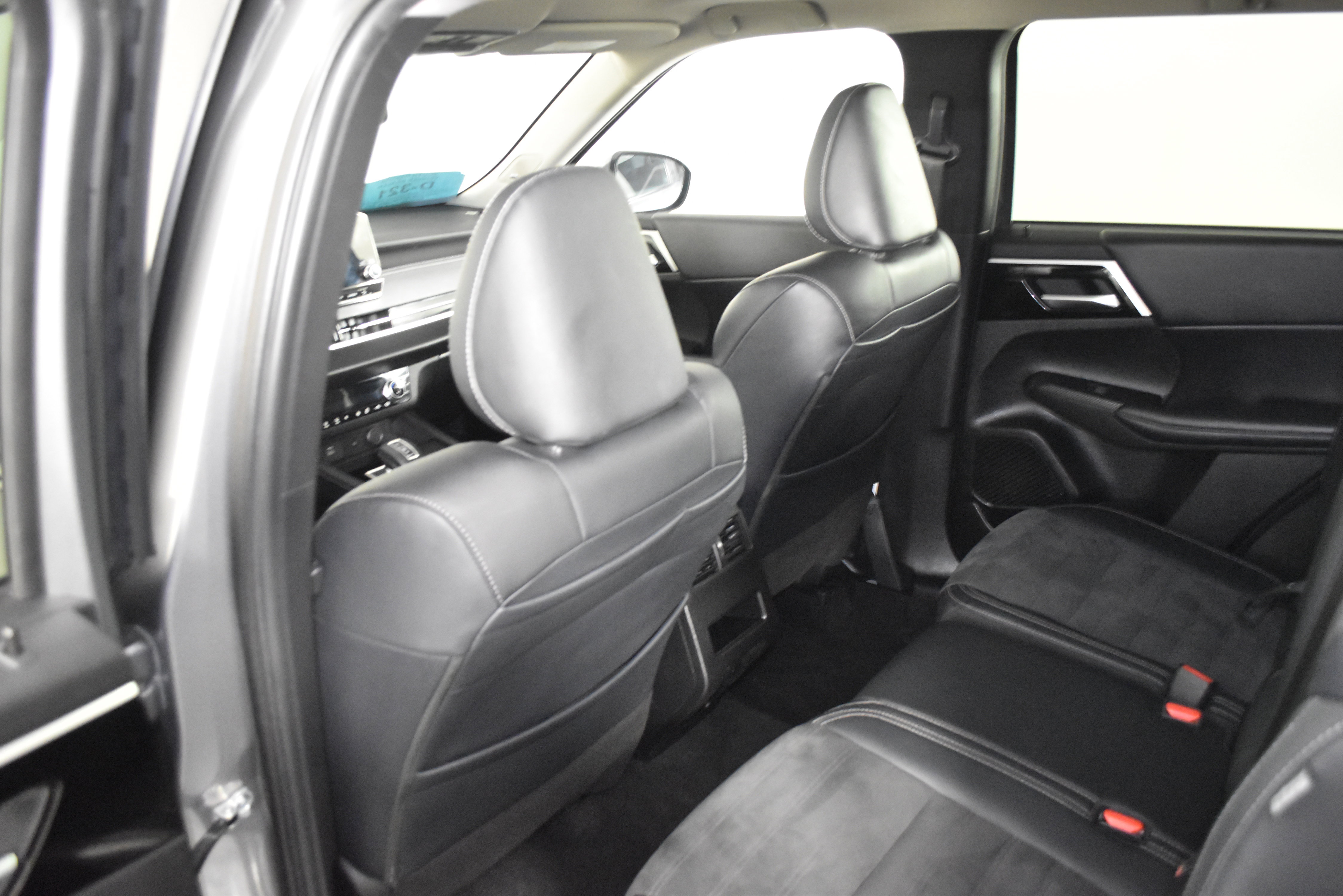 Used 2024 Mitsubishi Outlander SE image 45