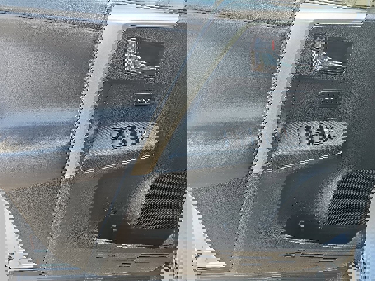 Used 2015 Toyota RAV4 Limited w/ Technology Package image 26