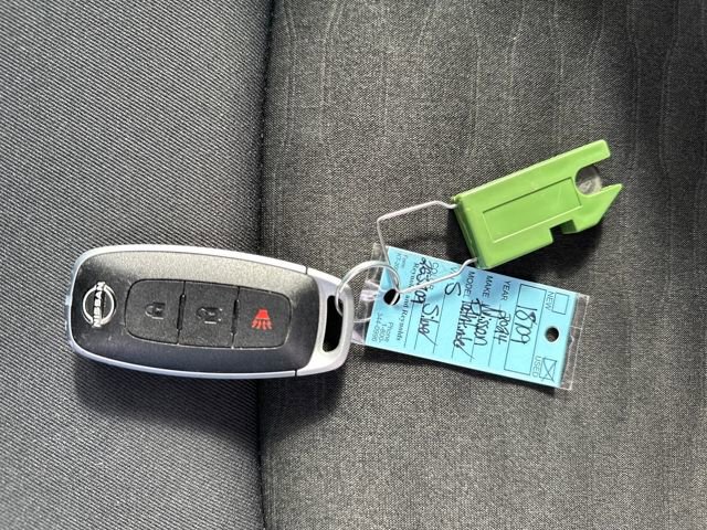 Used 2024 Nissan Pathfinder S image 32