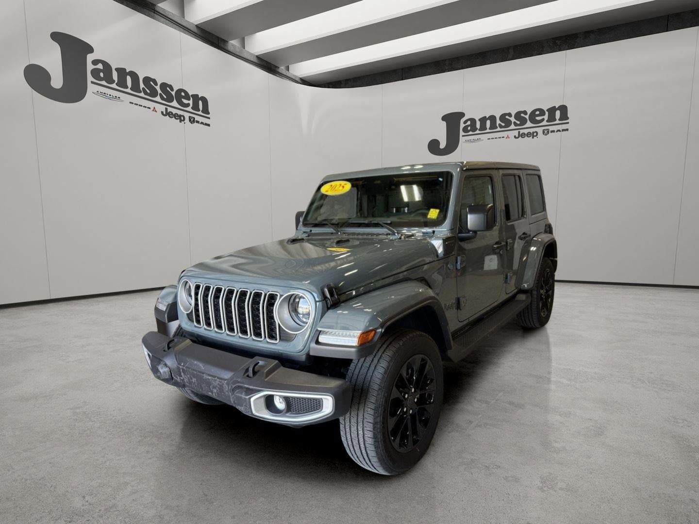 Used 2025 Jeep Wrangler Unlimited Sahara AWD/4WD image 8