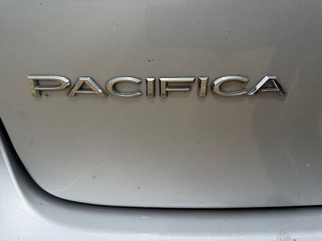 Used 2024 Chrysler Pacifica Touring-L FWD image 44