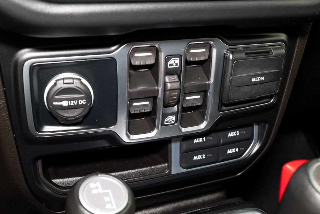 Used 2024 Jeep Wrangler Sahara w/ Technology Group AWD/4WD image 19